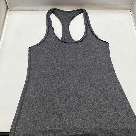Lululemon Cool Racerback *Ruffle
Heathered Coal